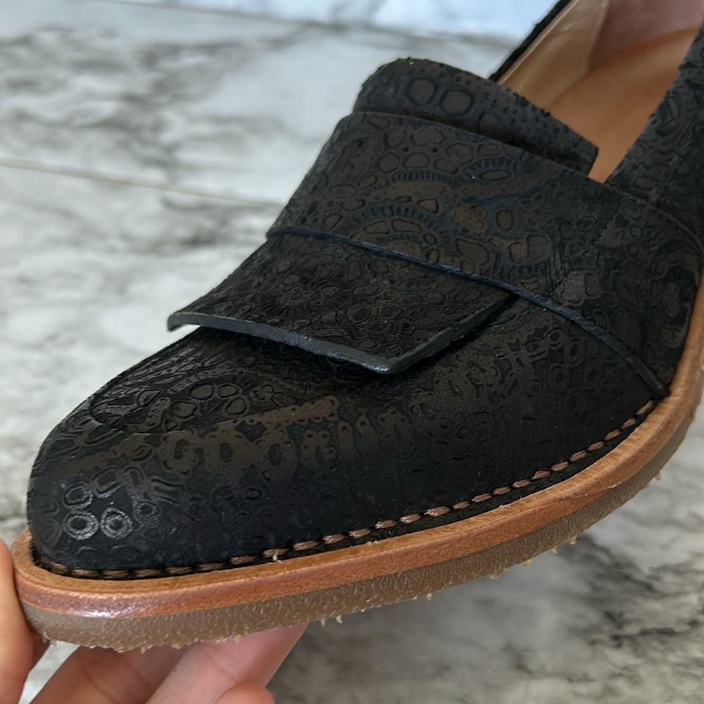 Neosens size EU 36 size 6 Lace patterned stamped tooled leather heeled loafers - Picture 14 of 15